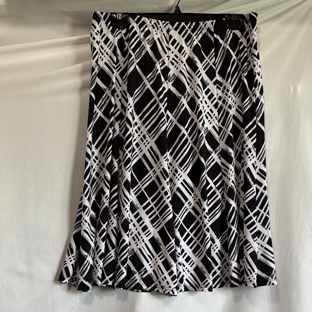 Chic A-Line Black and White Skirt XL82